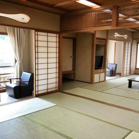 Atami Kinjokan Exteriör bild