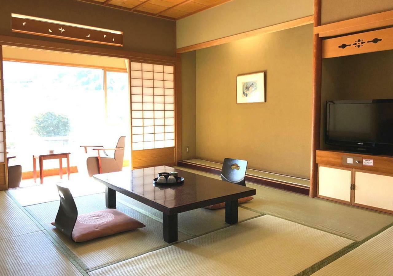 Atami Kinjokan Exteriör bild